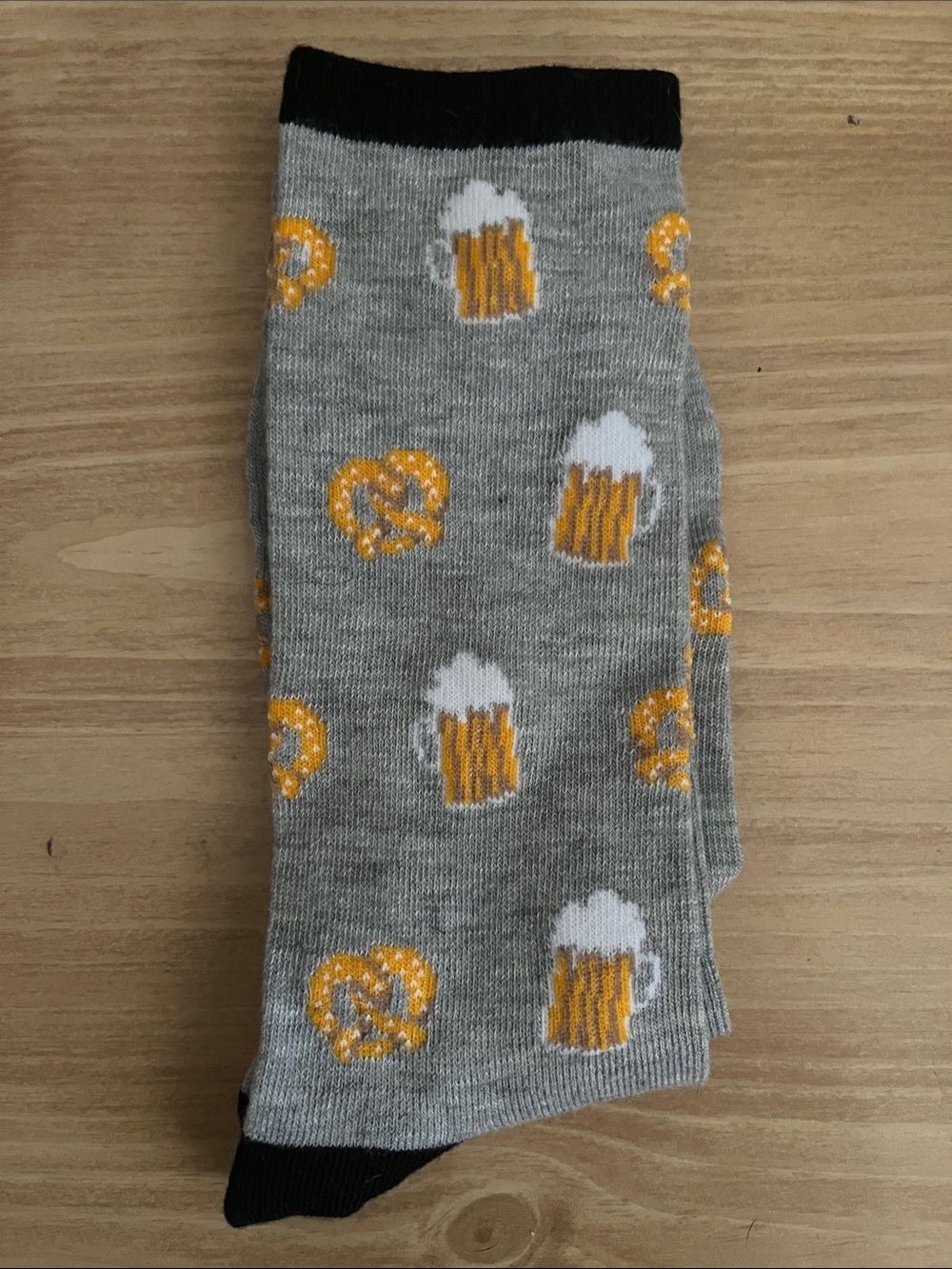 Gray Beer & Pretzel Crew Socks - Unbranded